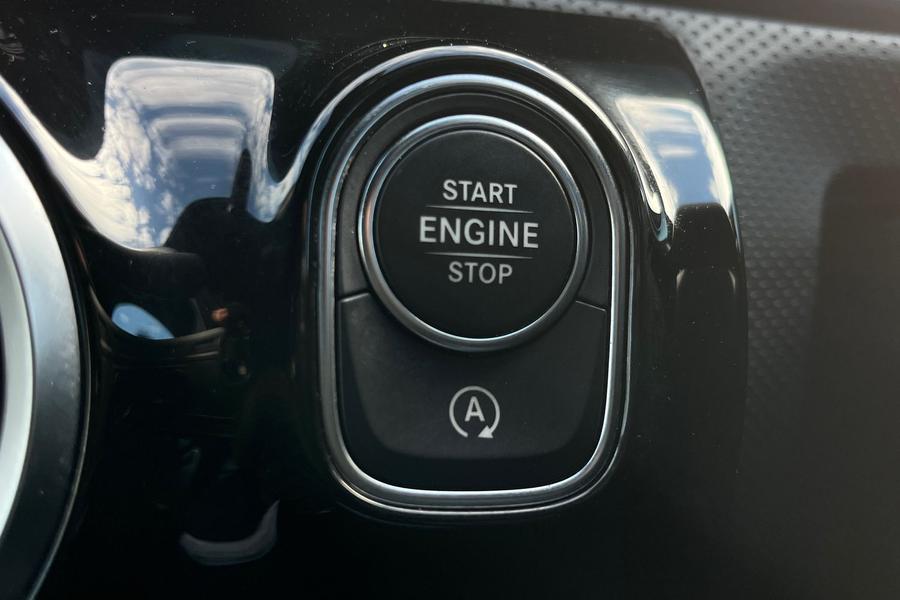 Mercedes-Benz CLA Photo autoimg-9e48393e4837e40c8e9e2791d965e25580584732.jpg