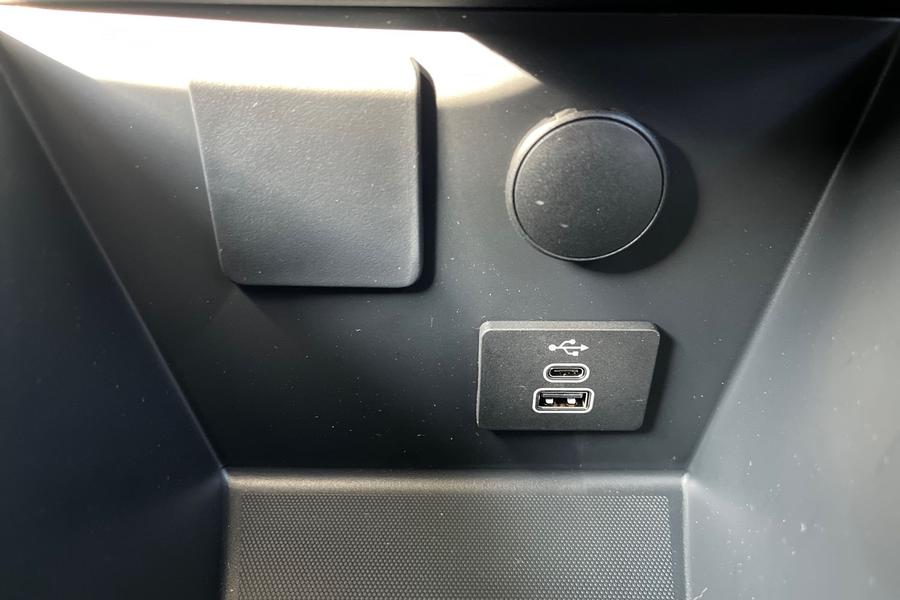 Ford TRANSIT E-COURIER Photo autoimg-9e48d9bfde64fba1d7eaa1dc3bcfad027fe81bf2.jpg