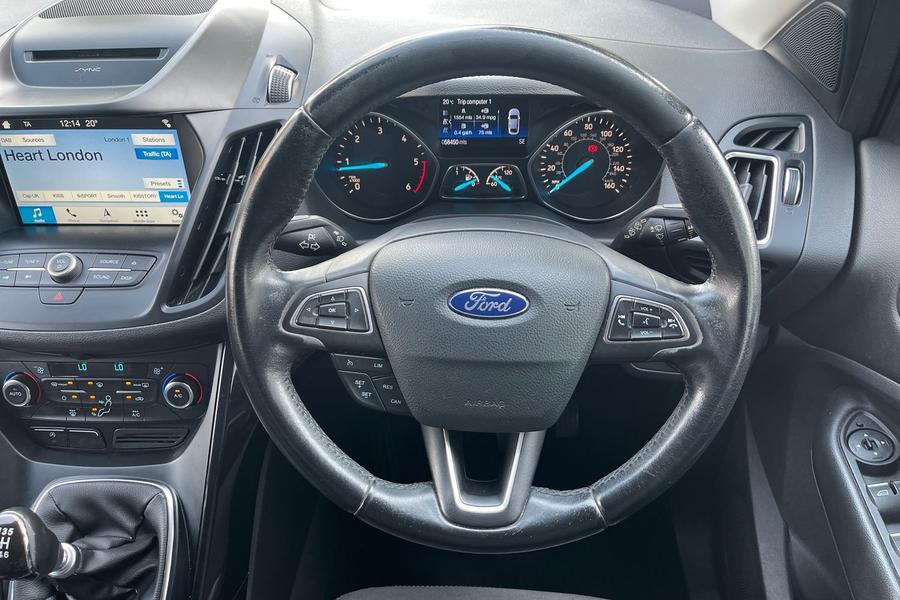 Ford KUGA Photo autoimg-9e4b10567b9d51f001e89cbfd1c584e7485b7ee1.jpg