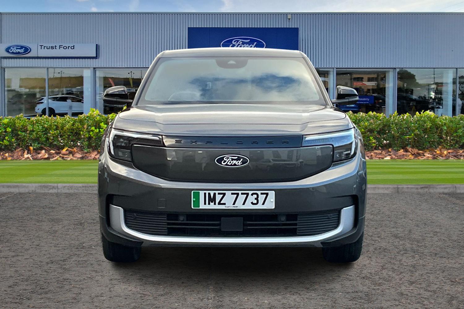 Ford Explorer Photo 5