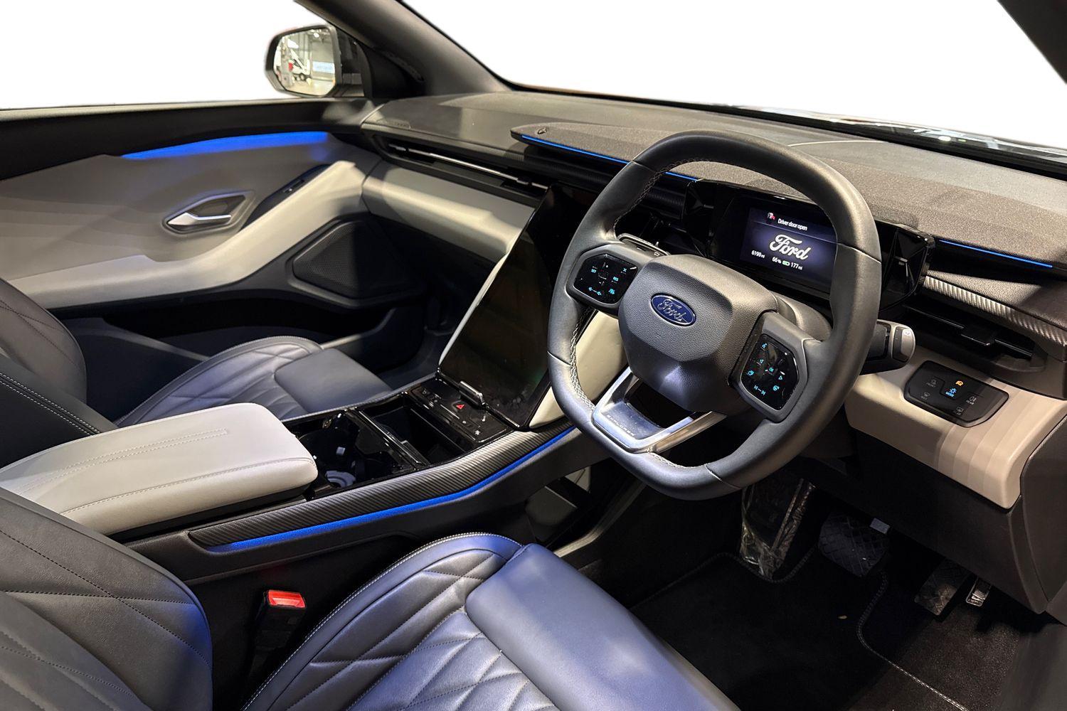 Ford Explorer Photo 8