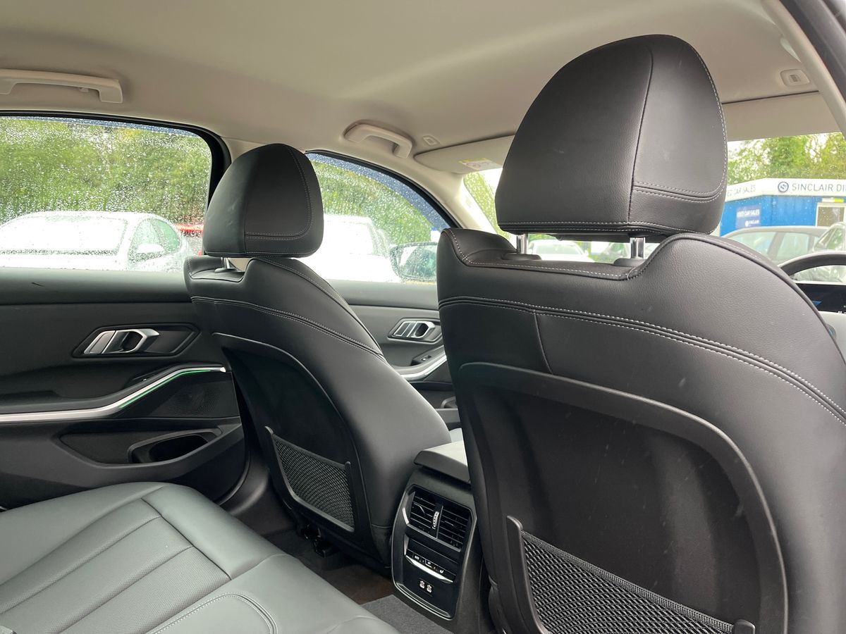 BMW 3 Series Photo 29