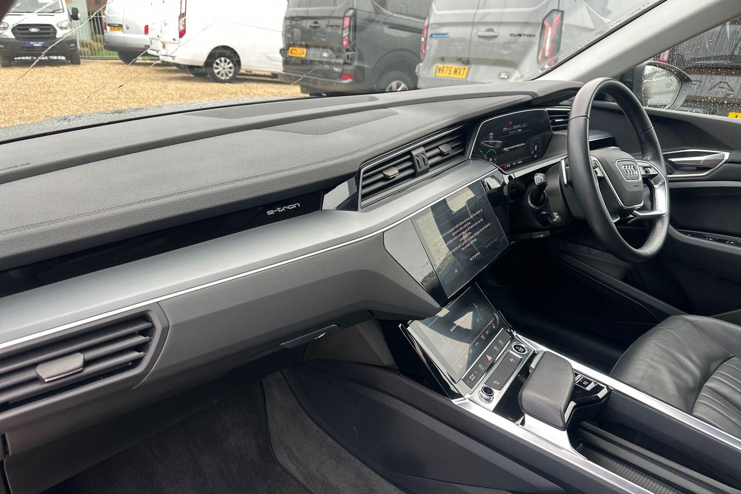 Audi E-TRON Photo 17