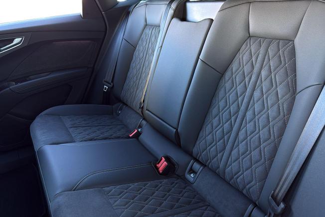 AUDI Audi Q4 Sportback Photo 9