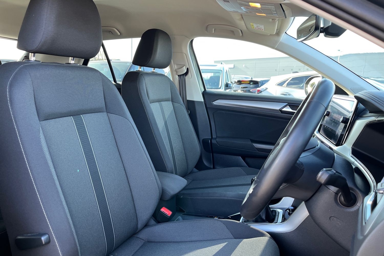 Volkswagen T-Roc Photo 16