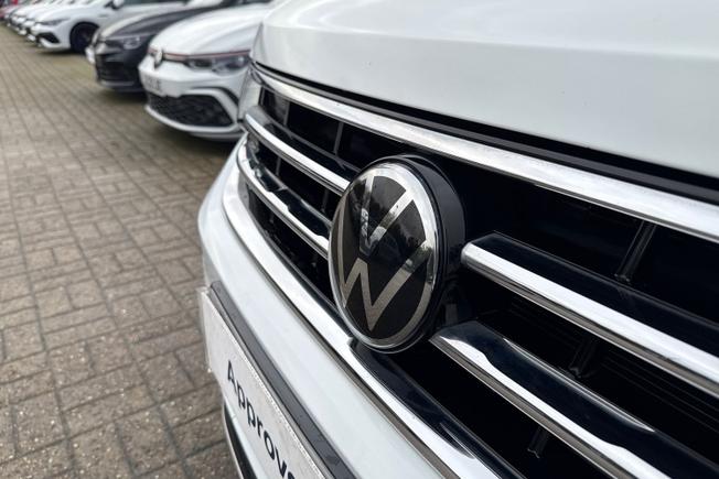 VOLKSWAGEN Tiguan Photo 24