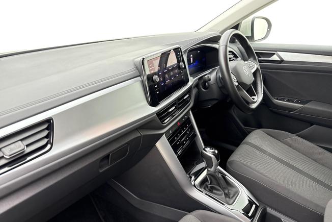 Volkswagen T-Roc Photo 2