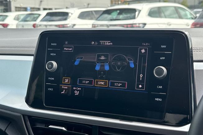 VOLKSWAGEN T-Roc Photo 28