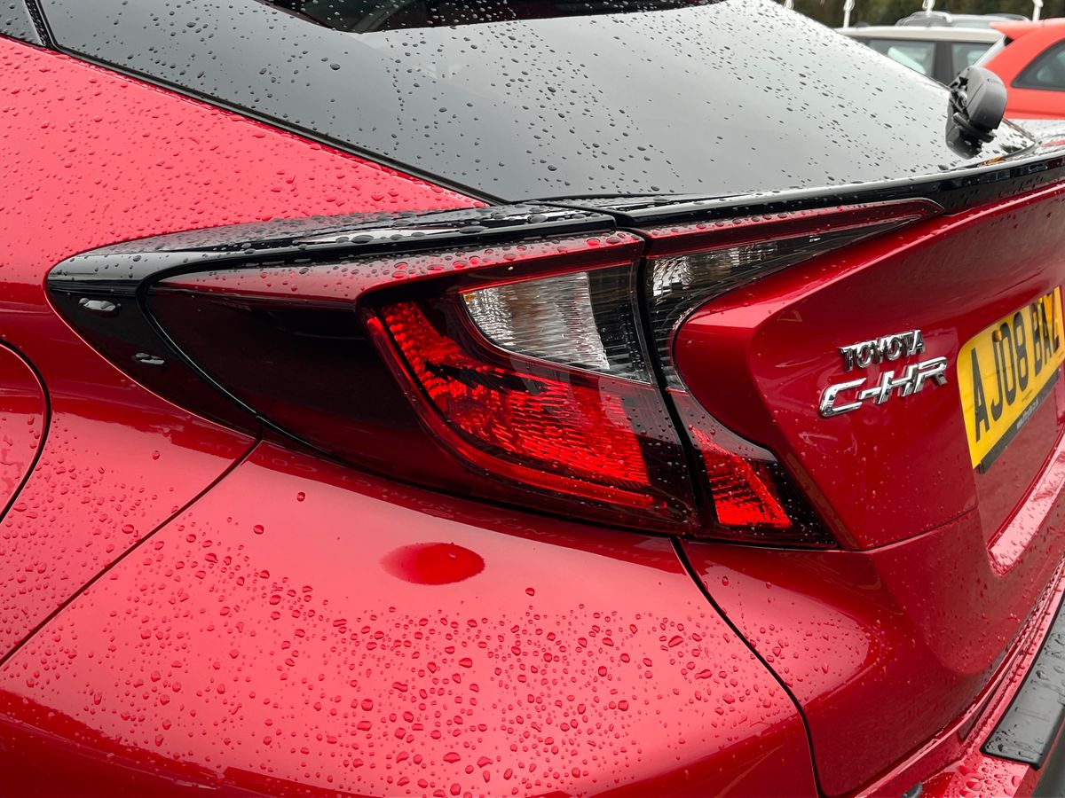 Toyota C-HR Photo 24
