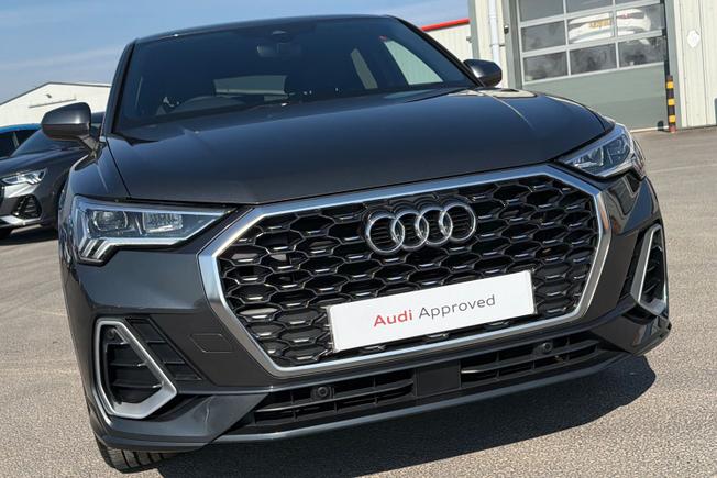 Audi Q3 Photo 21
