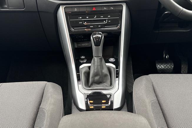 VOLKSWAGEN T-Roc Photo 30