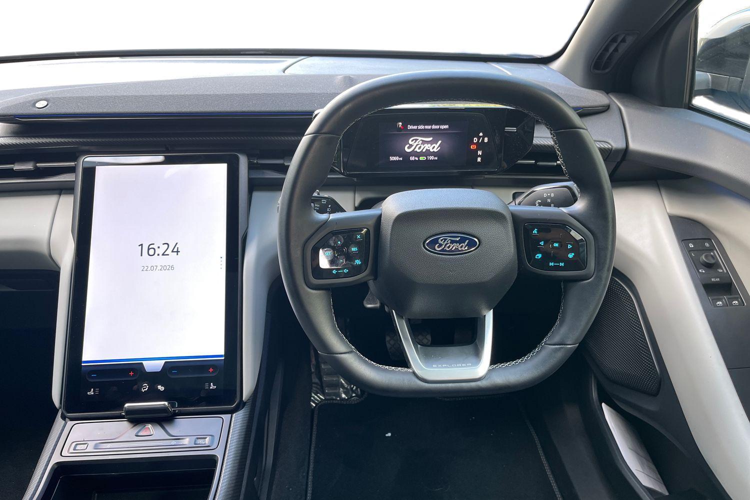 Ford Explorer Photo 10