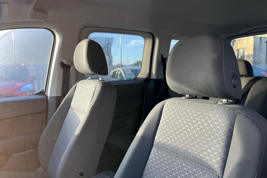 Used Ford TOURNEO CONNECT YGZ7612 19