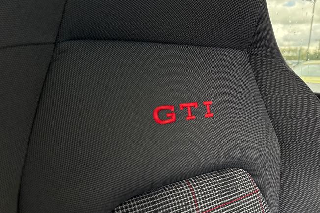 Volkswagen Golf Photo 46