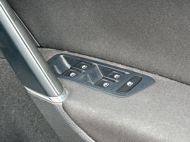 VOLKSWAGEN Golf Photo 46