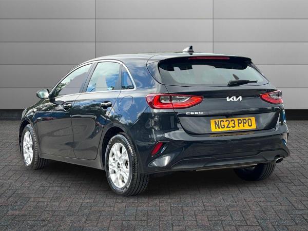 Kia Ceed Photo autoimg-9e8b568fb3d5a538426616855dec90692b2735a6.jpg