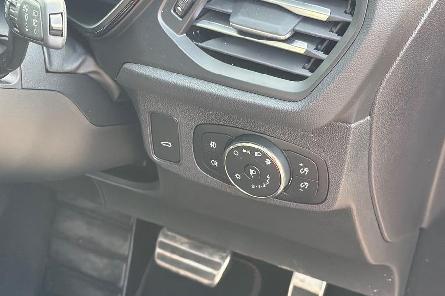 Ford FOCUS Photo autoimg-9e9232a9fe957f361105356b0ff44c9b58b92795.jpg