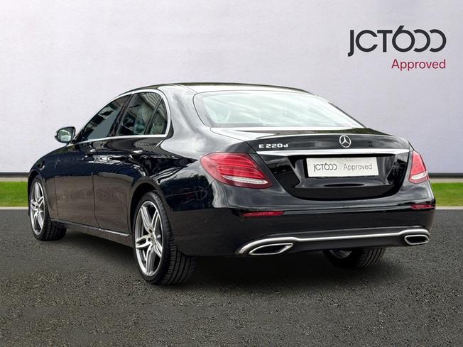 MERCEDES-BENZ E Class Photo 3