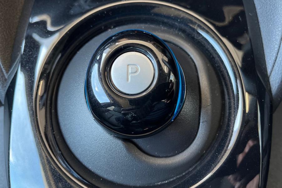 Nissan LEAF Photo autoimg-9e9440461105464ac7f5900d890a436305531d4a.jpg