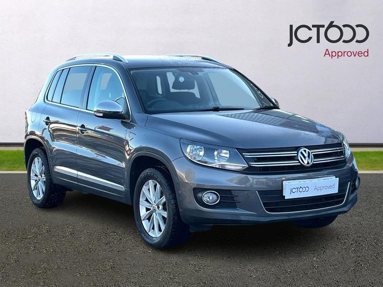 Used 2013 VOLKSWAGEN Tiguan 2.0 TDI BlueMotion Tech SE SUV 5dr Diesel DSG 4WD Euro 5 (s/s) (140 ps) Grey at JCT600