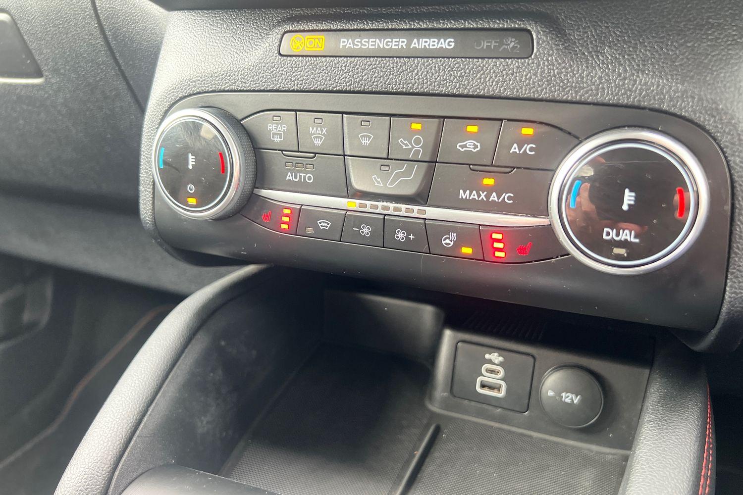 Ford KUGA Photo 25