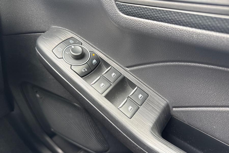 Ford KUGA Photo autoimg-9eb4e5ca0ee8f47eb14f3be3b86fed429043505f.jpg
