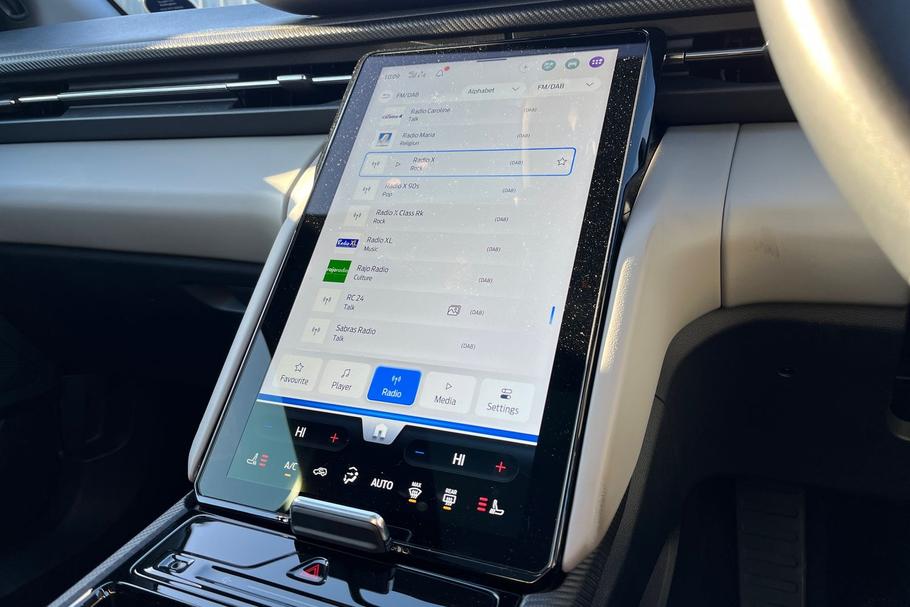 Used Ford Explorer 26