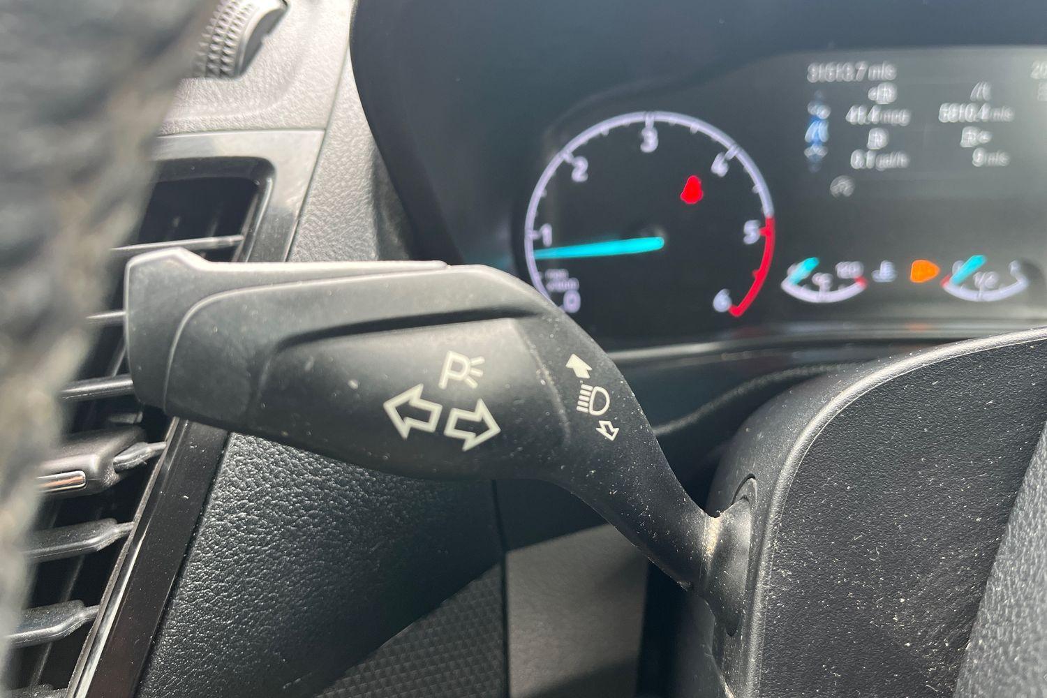 Ford TRANSIT CONNECT Photo 16