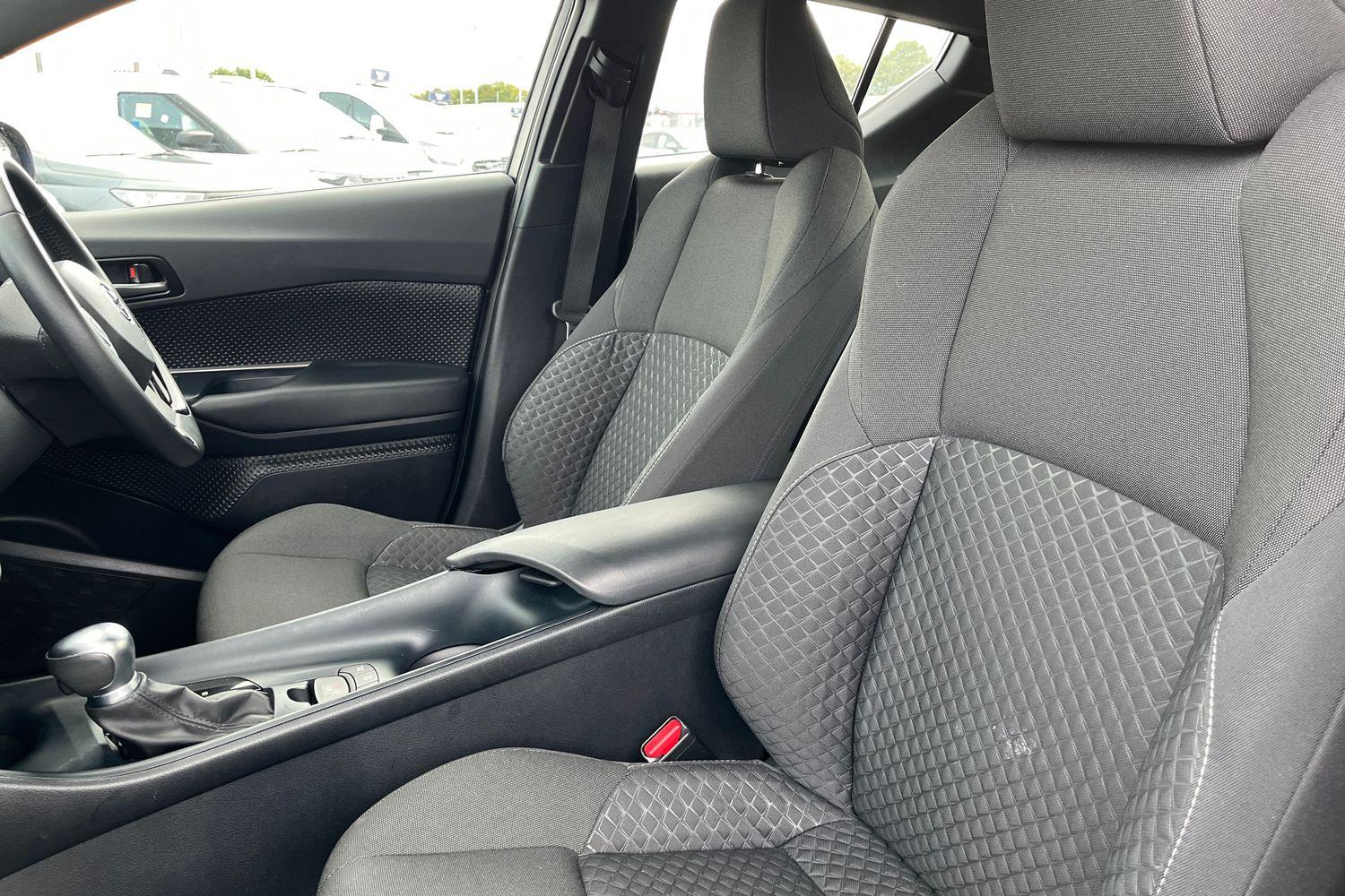 Toyota C-HR Photo 18