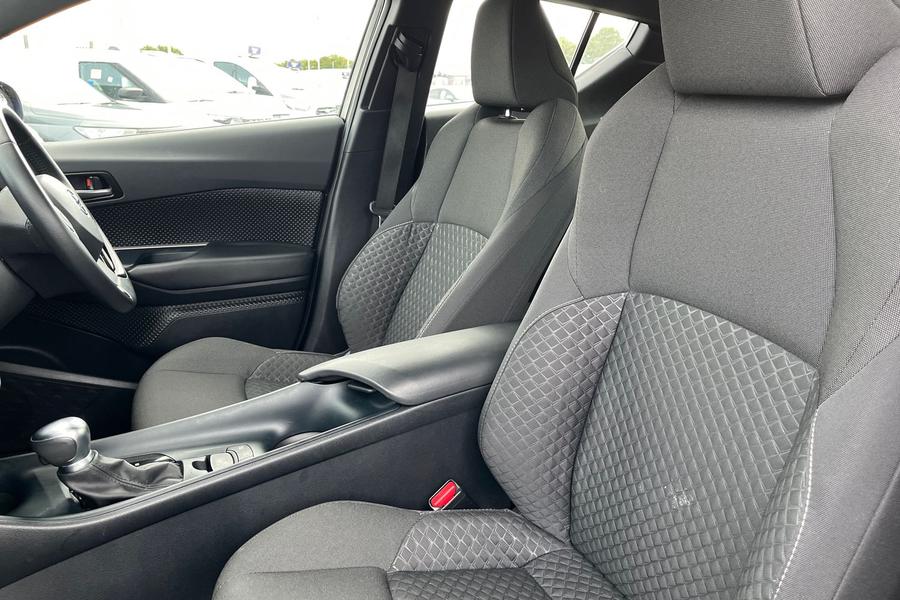 Toyota C-HR Photo autoimg-9ecc9452325e4cddf28849db981958844292b2e0.jpg