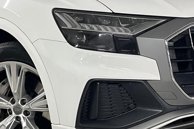 AUDI Q8 Photo 19
