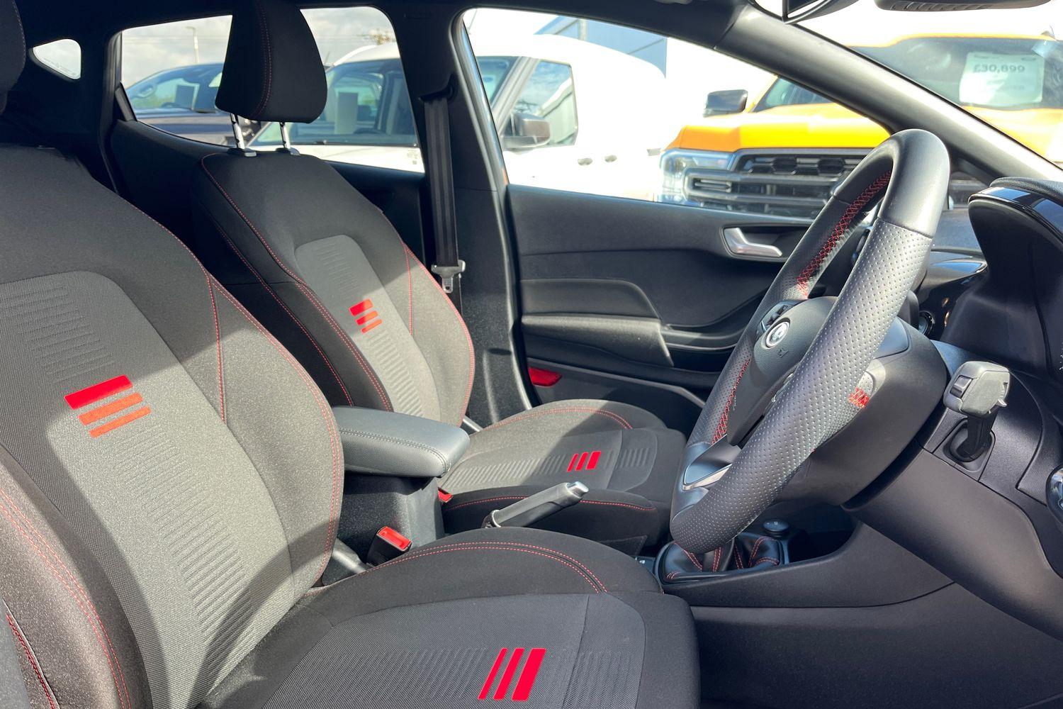 Ford FIESTA Photo 16