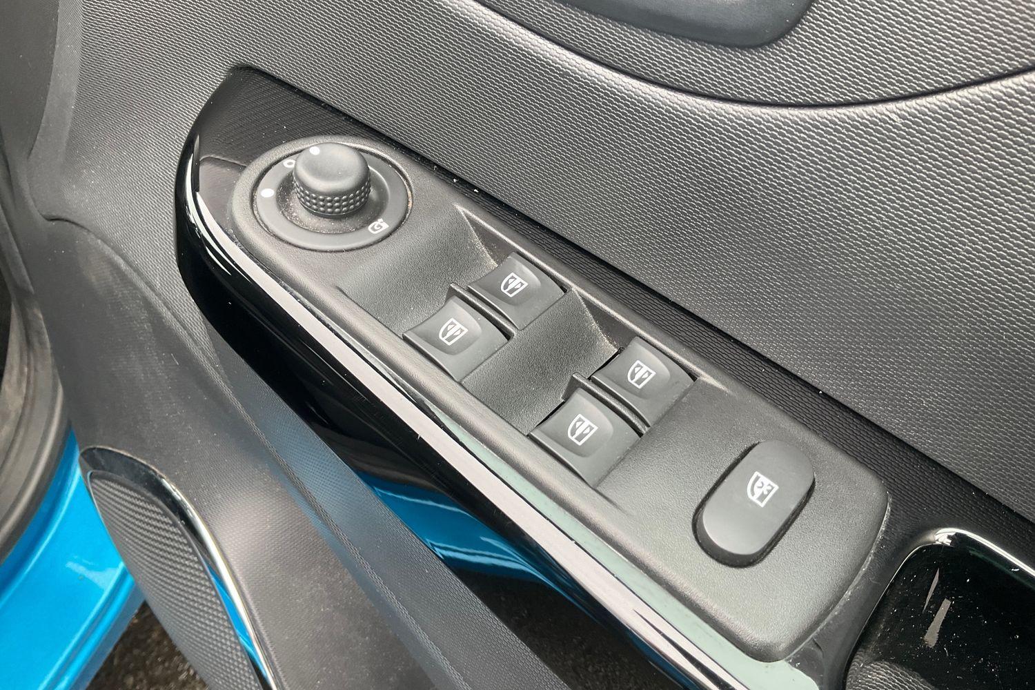 Renault CAPTUR Photo 15