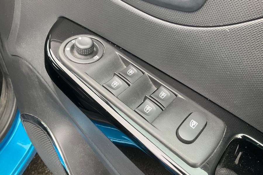 Renault CAPTUR Photo autoimg-9ed940f315d1050bdcb3b7a8a0a4108f9a597b08.jpg
