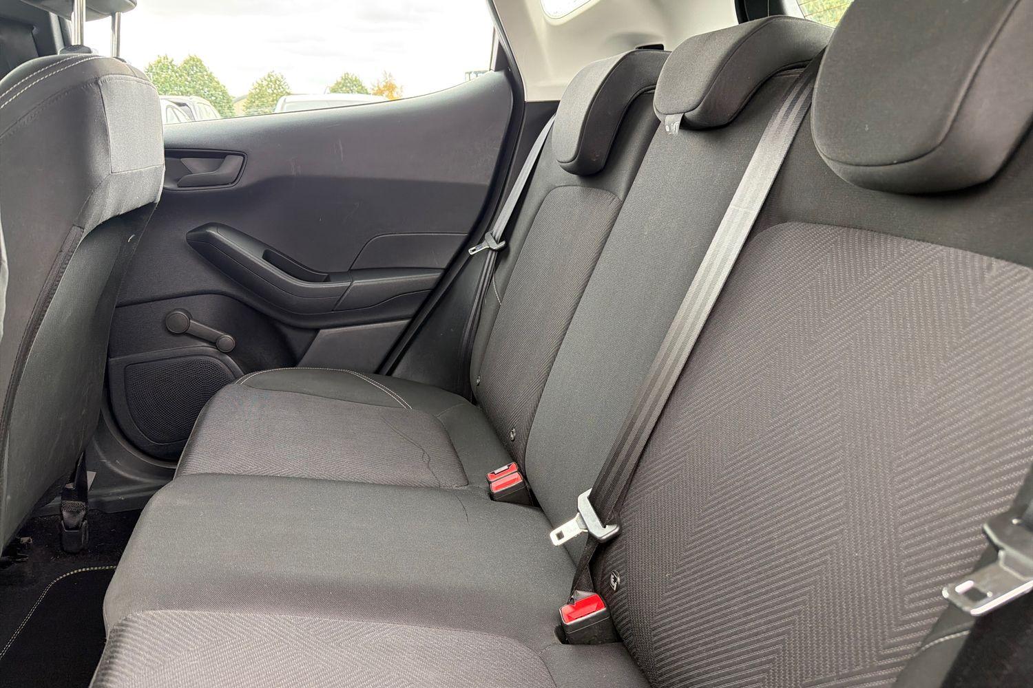 Ford FIESTA Photo 19