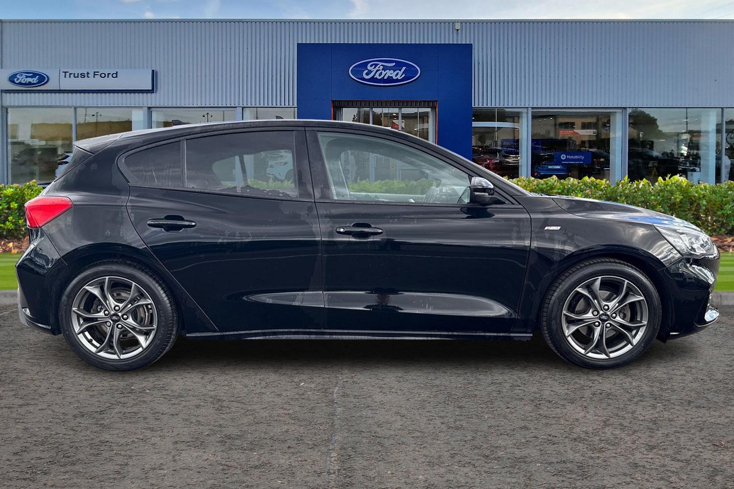 Ford Focus Photo 2