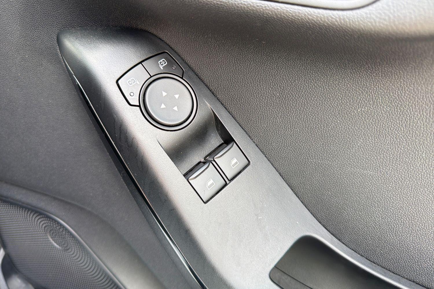 Ford FIESTA Photo 15