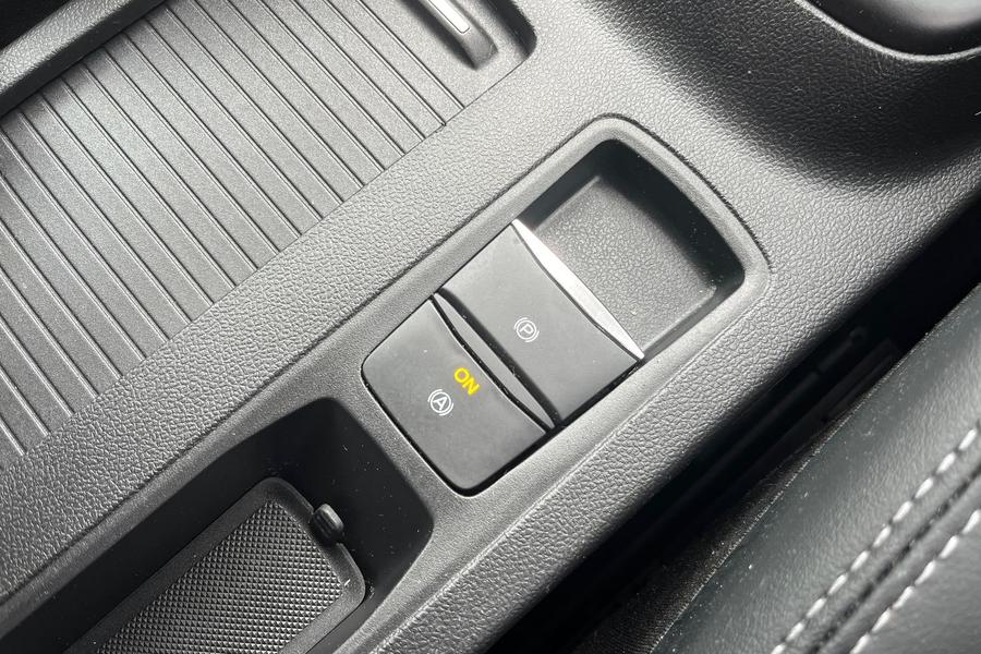 Ford FOCUS Photo autoimg-9ef0b8b9b120478c82282cadb5d63ddcef7ff7ef.jpg