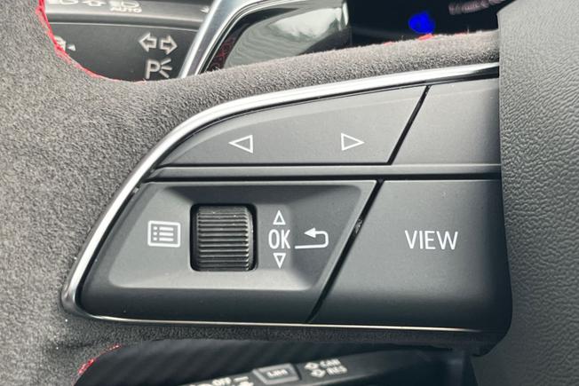 AUDI Rsq8 Photo 16