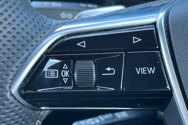 AUDI Q8 E-Tron Photo 16