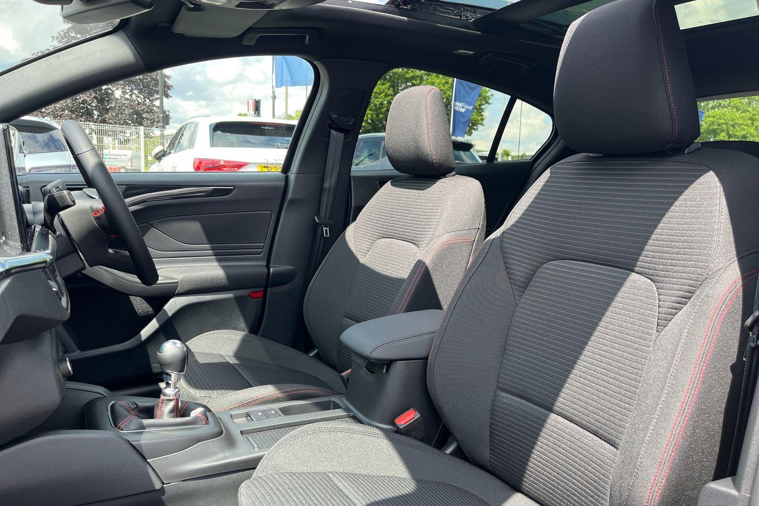 Ford Focus Photo 18