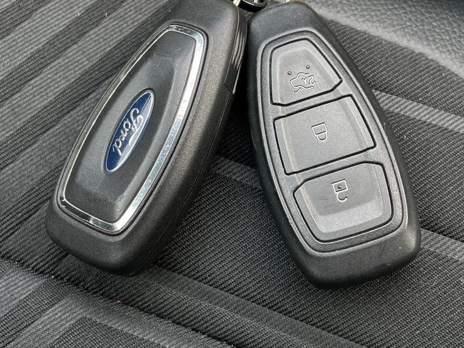 FORD Puma Photo 50