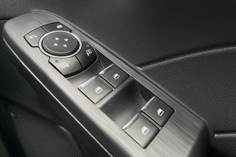 Ford Kuga Photo autoimg-9f1c8a1479298728e15bd8eb89a34094cb3b55f4.jpg