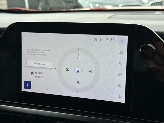 LEXUS Ux Photo 14