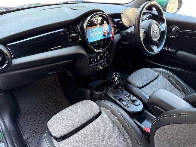 MINI Electric Hatch Photo 2