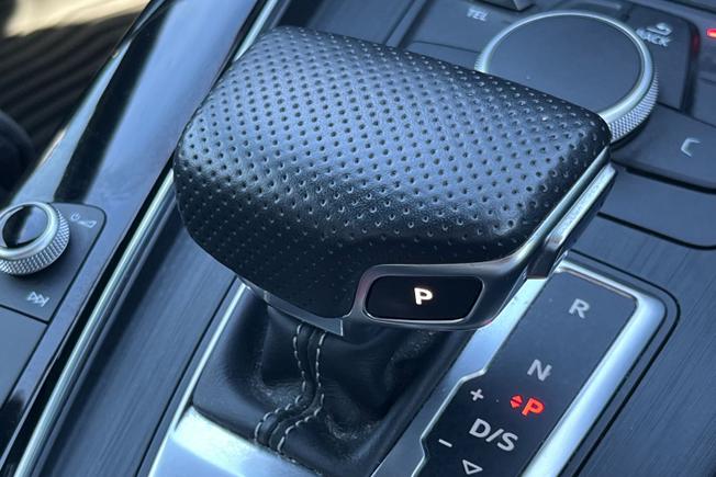 AUDI A4 Photo 31