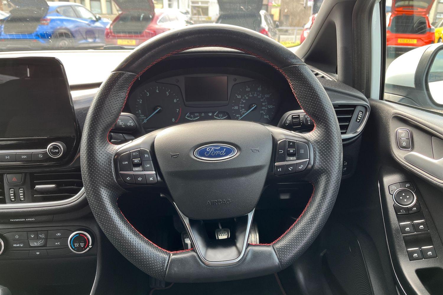 Ford FIESTA Photo 11