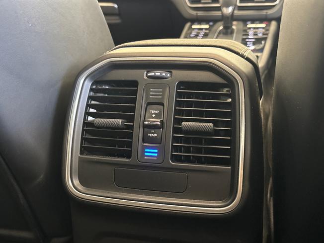 PORSCHE Macan Photo 51