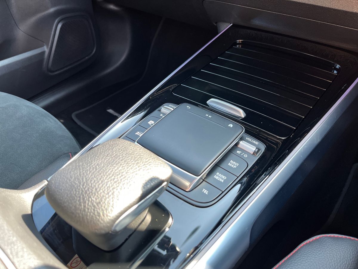 Mercedes-Benz EQB Photo 35