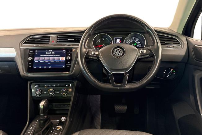 VOLKSWAGEN Tiguan Photo 11